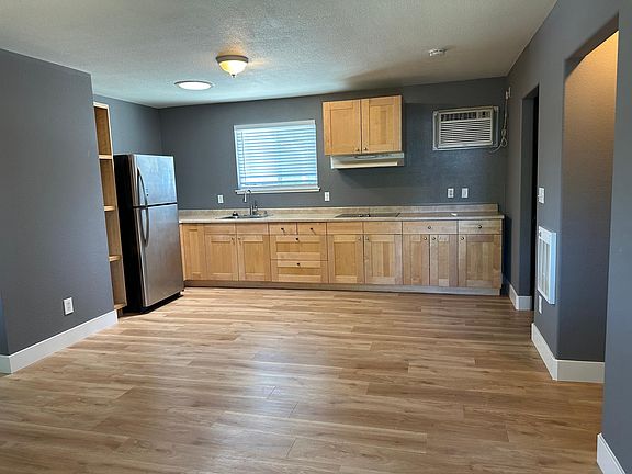 2nd image of 1115 Diana Ave