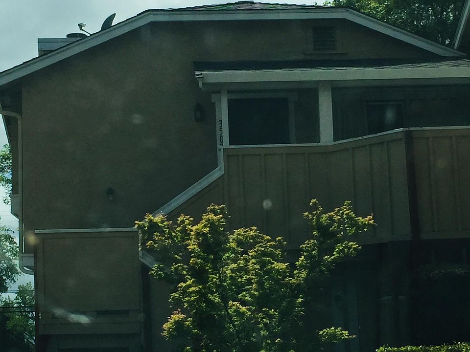 Living quarters above one car garage