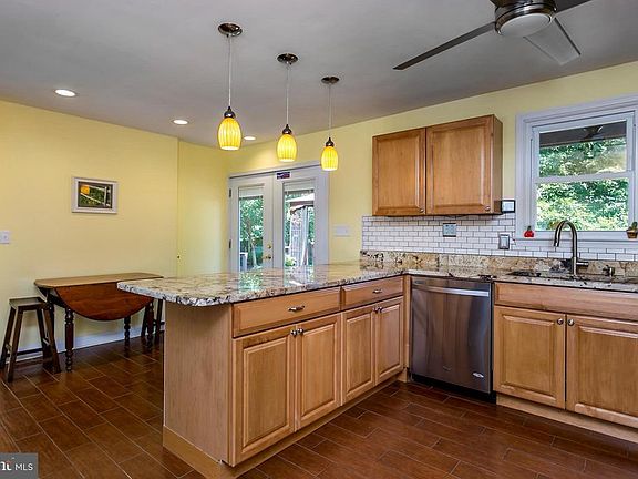 5th image of 227 Glenrae Dr