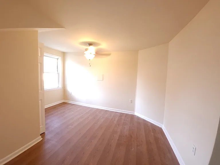 5023 Emo St — Photo 15