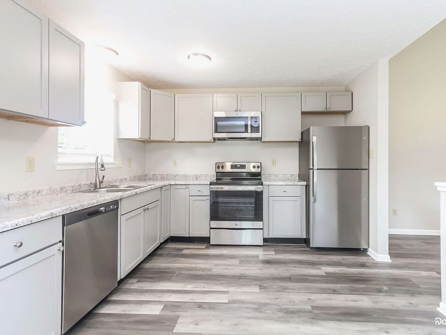 3 bed, 2.0 bath, 1200 sqft, $1,660 — Photo 4