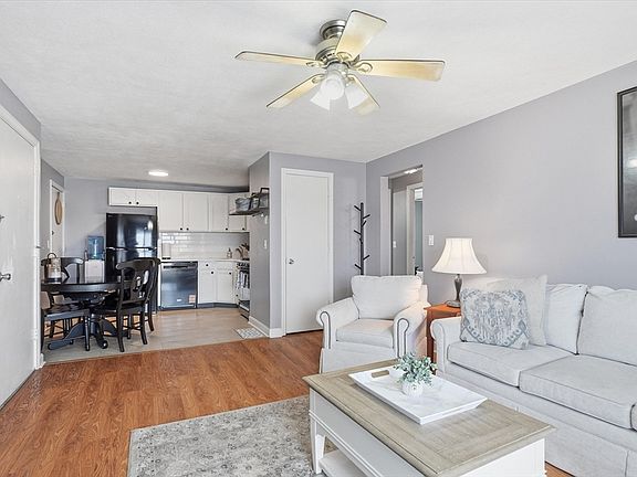 4th image of 36 Main St APT 29