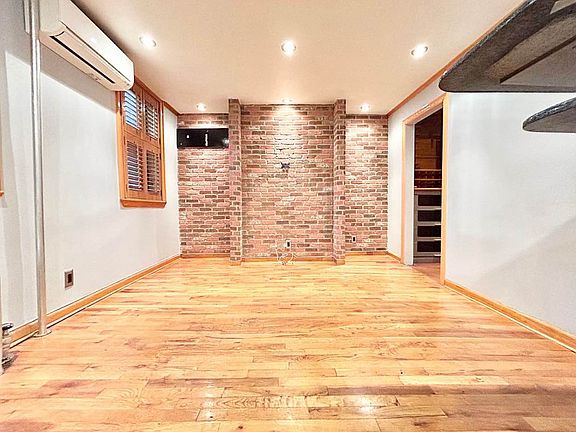 4th image of 405 Kosciuszko St #1