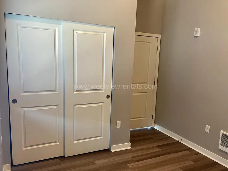 203 E Laurel St — Photo 116