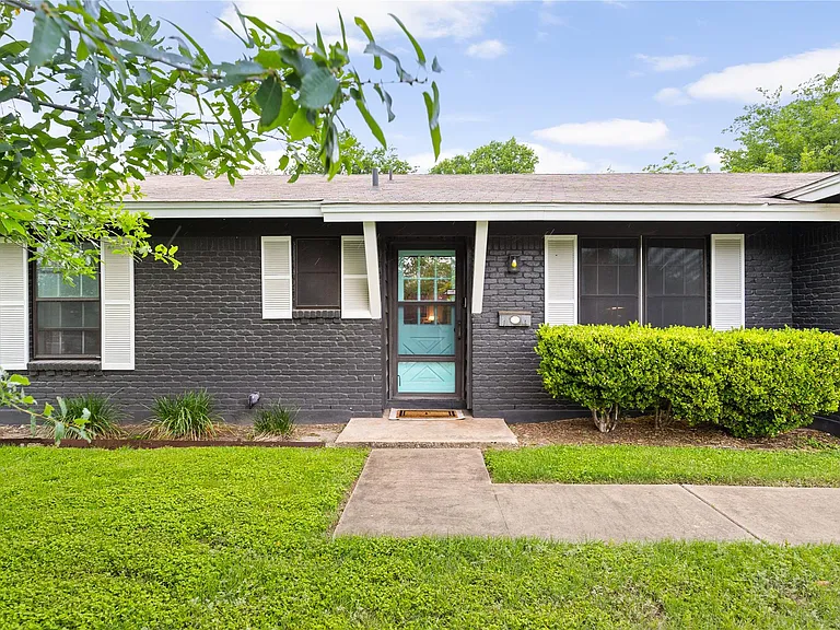 8704 Clarewood Dr — Photo 13