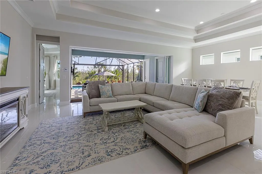 4 bed, 5.0 bath, 2824 sqft, $7,400 — Photo 4