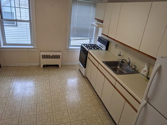 2nd image of 139 Partition St #2L