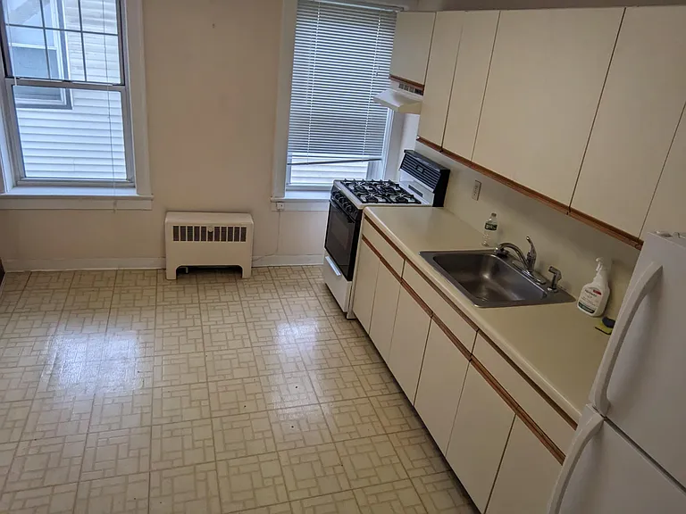 139 Partition St #2L — Photo 2