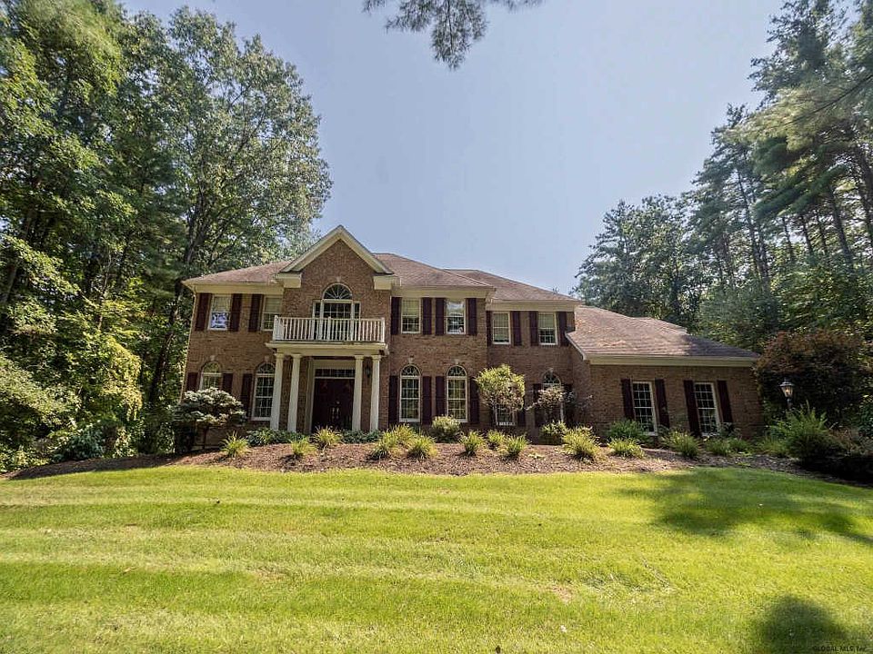 1st image of 6 Winding Brook Dr