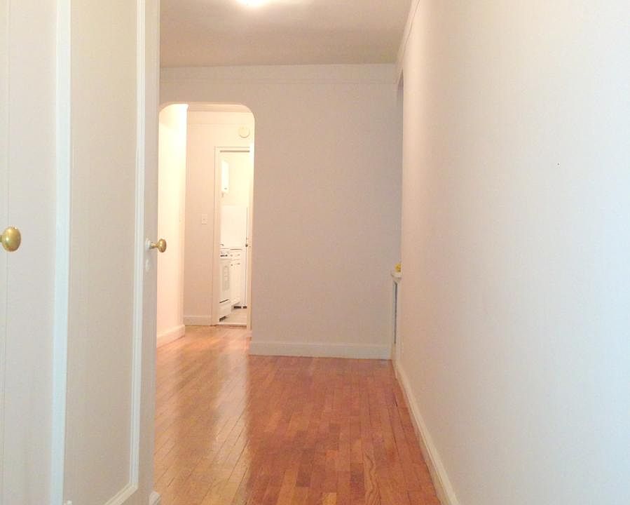 2nd image of 12 E 48th St