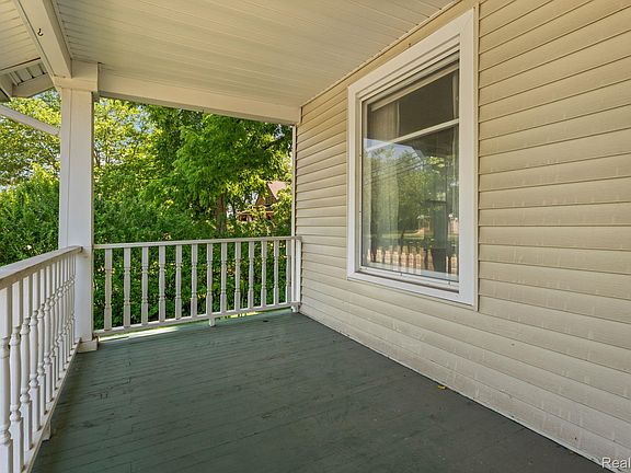 4th image of 138 E Square Lake Rd