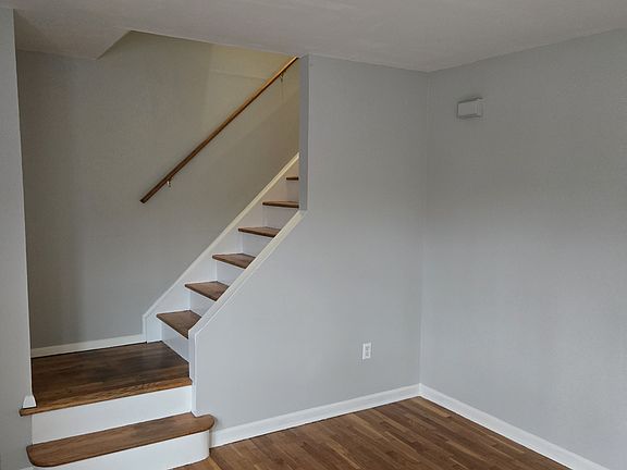 3rd image of 5 Topstone Dr