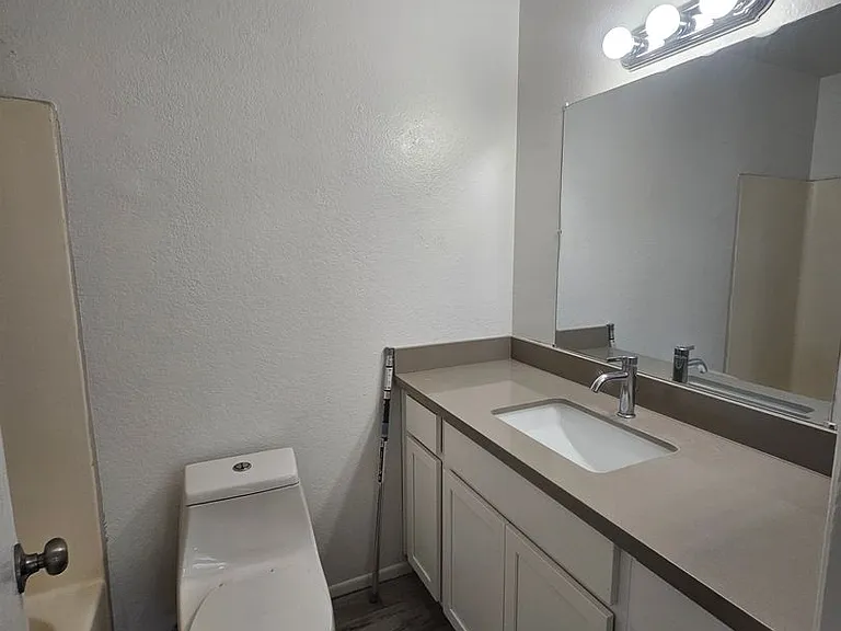 115 W. Inglewood — Photo 23