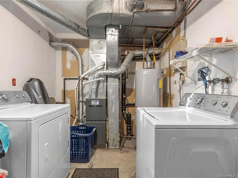 360 W Spring St #A7 — Photo 26