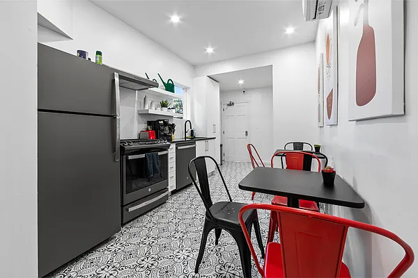 Rented by Aron Fried, LREB | media 10