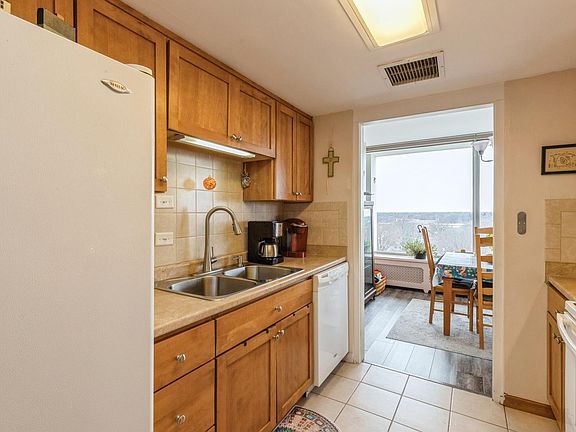 4th image of 1337 21st Ave #10B