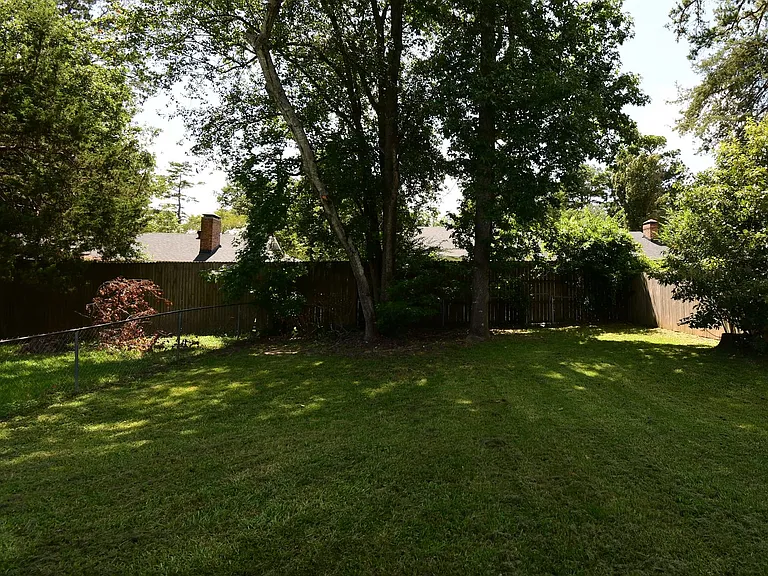 2529 Westminster Dr — Photo 21