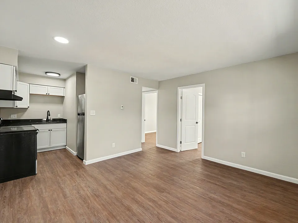 2140 E Crawford St #2