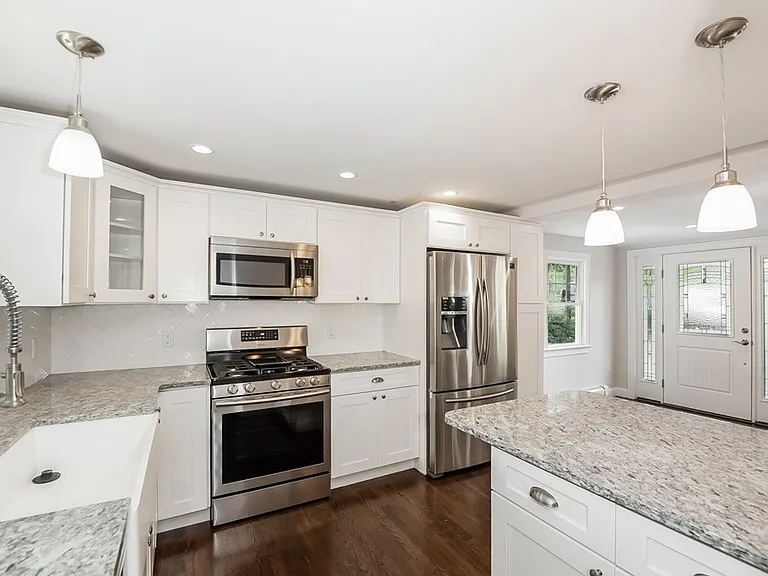 11 Rainbow Ln — Photo 3