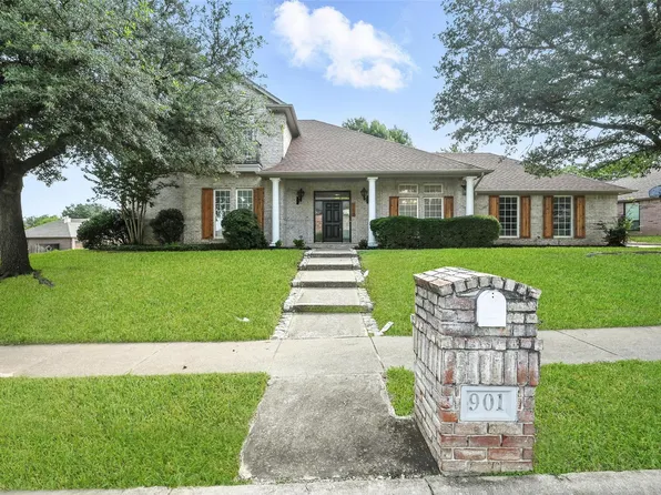 901 Bluebird Ct, Burleson, TX 76028