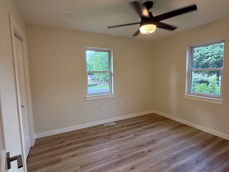 2360 Parkway Dr SE — Photo 17