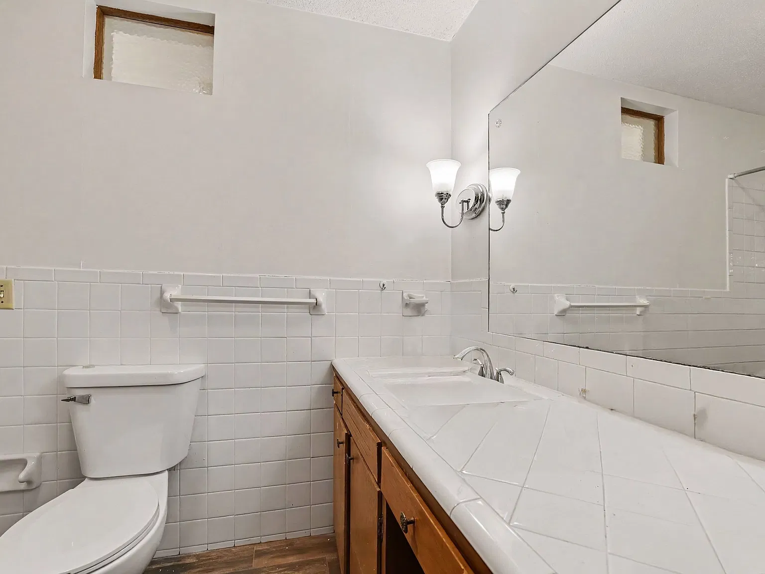 5 bed, 2500 sqft, $3,000 — Photo 4