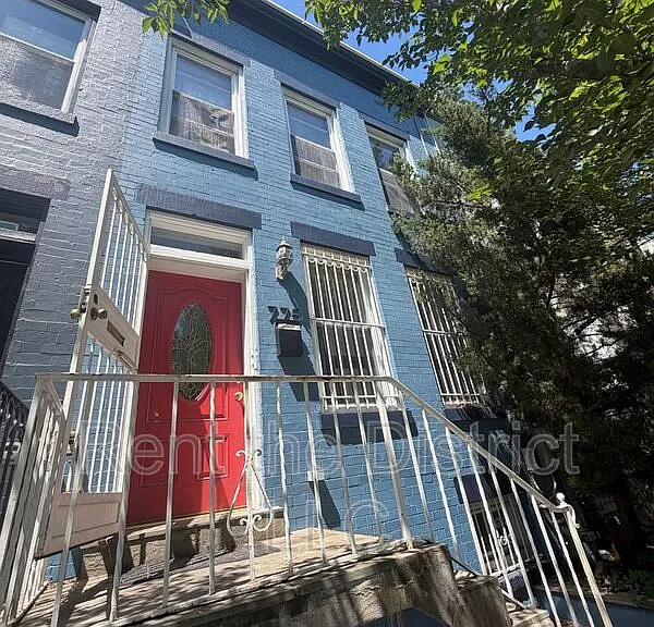 775 Kenyon St NW — Photo 1