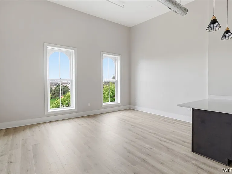 136 Seneca St — Photo 6