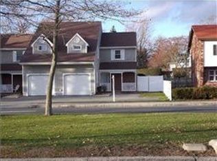 66 Memorial Blvd W, Newport, RI 02840