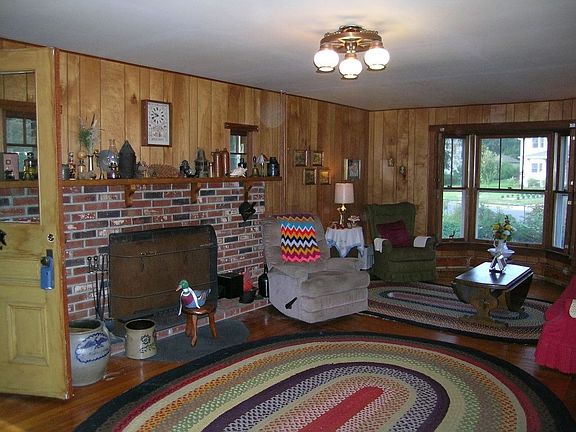 Livingroom with Fireplace