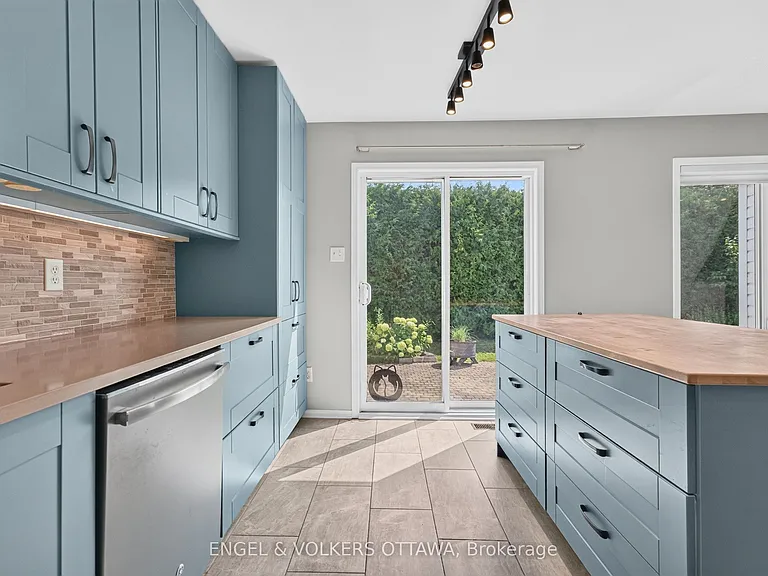 2123 Esprit Dr — Photo 23