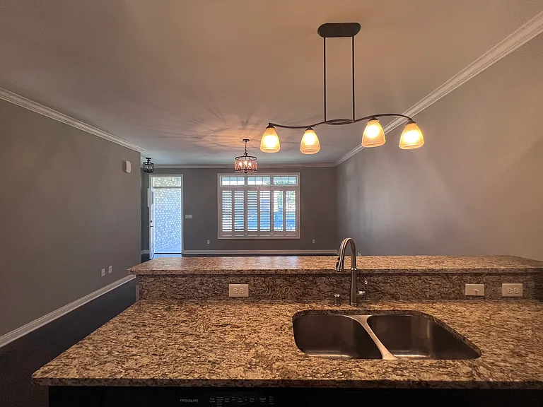 848 Denzil Ave — Photo 2