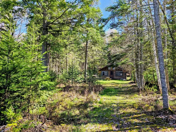 24 Oseetah Lake Rd, Saranac Lake, NY 12983
