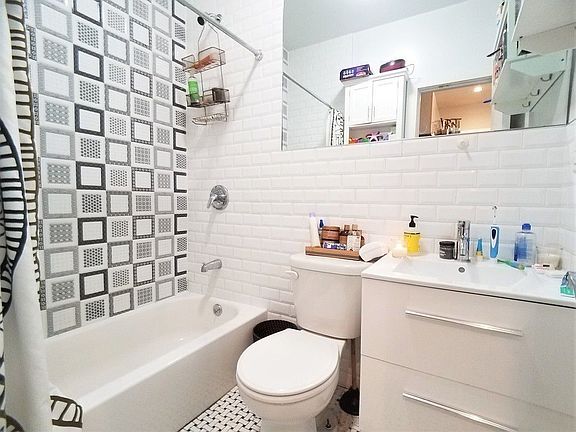 5th image of 825 Putnam Ave #2B