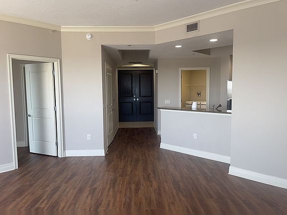 4th image of 1103 E Cumberland Ave #1605
