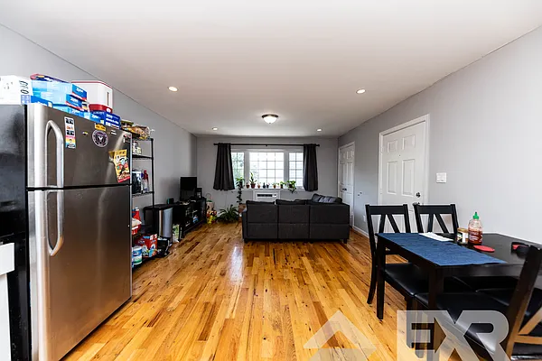 Rented by EXR | media 5