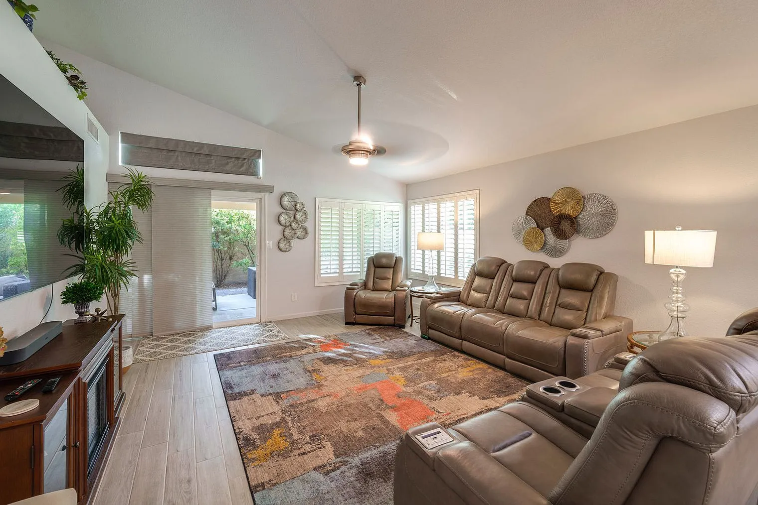2 bed, 1.0 bath, 1496 sqft, $3,027 — Photo 2