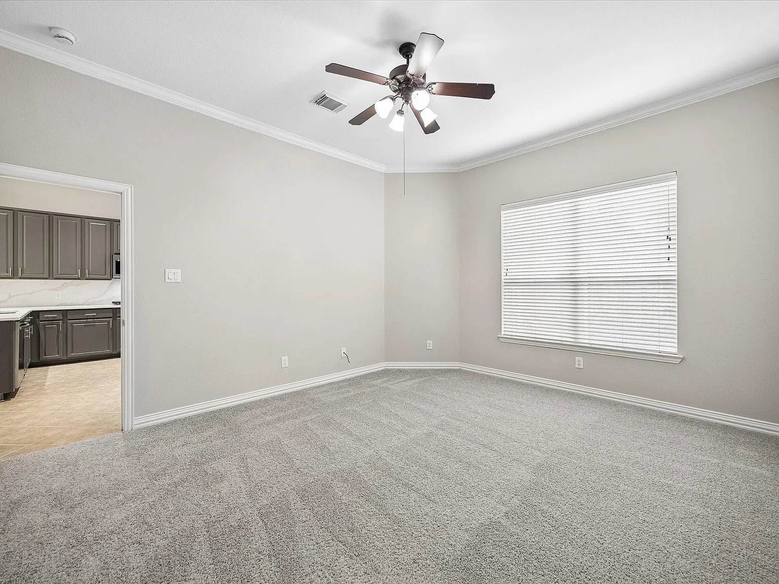 3 bed, 2.5 bath, 2417 sqft, $2,600 — Photo 4