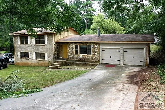 270 Rhodes Dr photo 1
