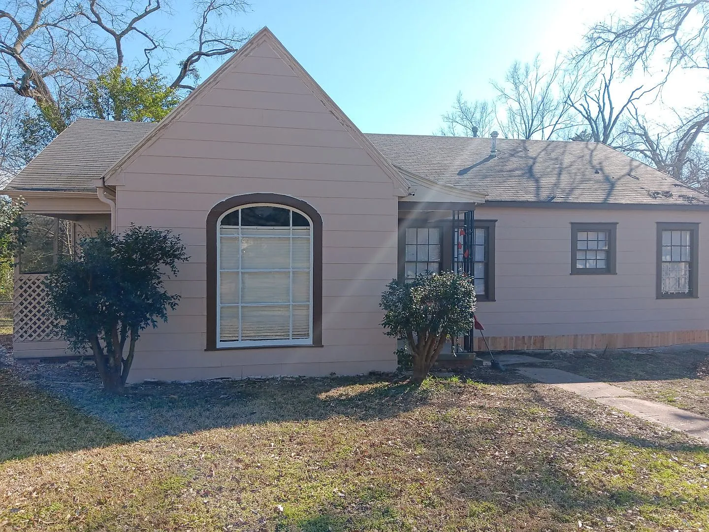 103 E. Robinson Pl — Photo 1