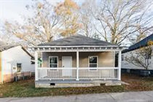 211 W Cherry St Photo 1