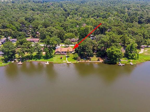 3rd image of 467 E Lake Dr