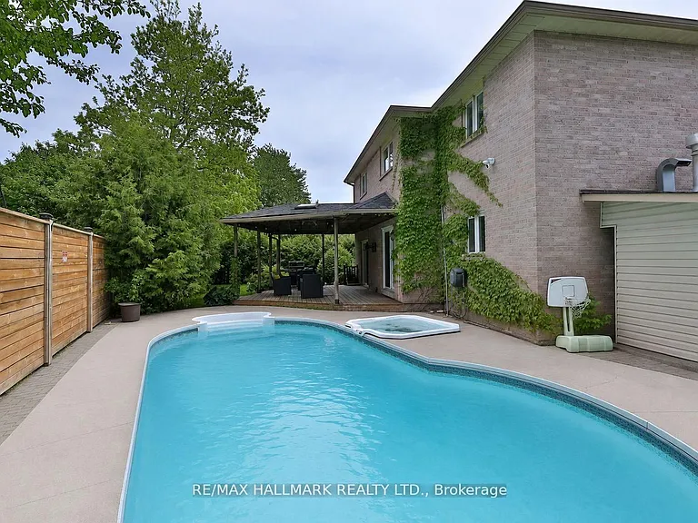 58 Pickett Cres — Photo 5
