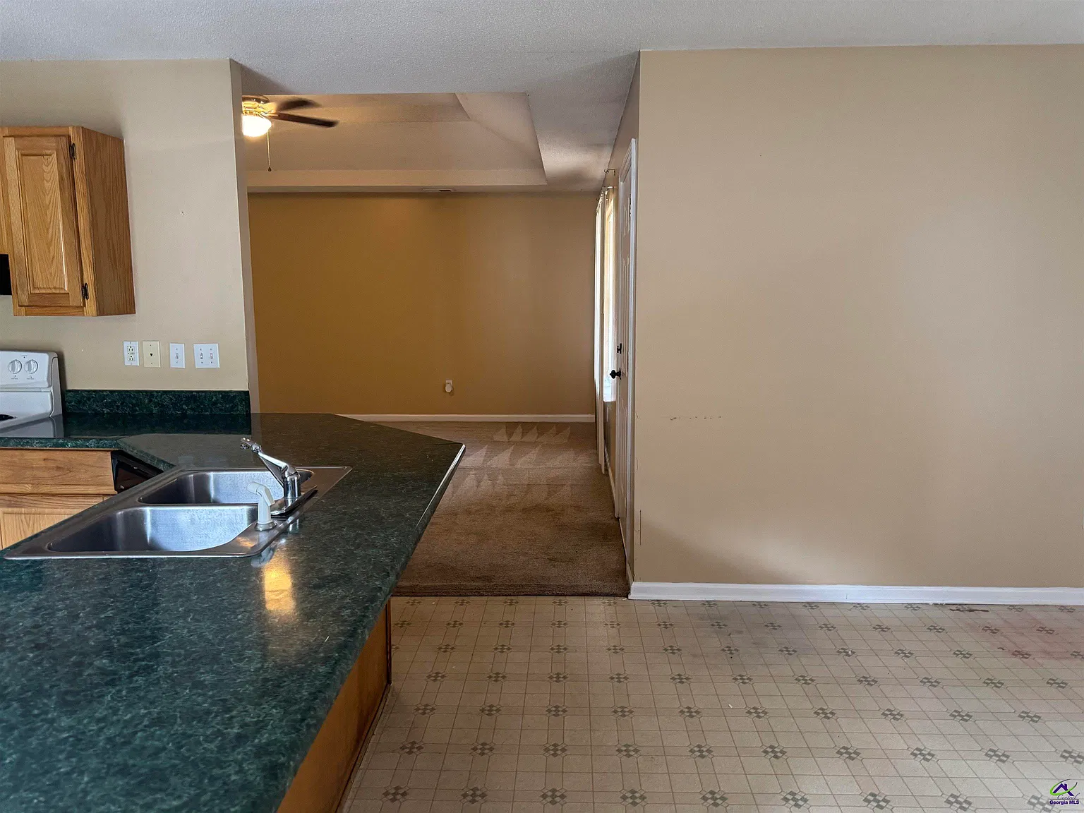 3 bed, 2.0 bath, 1395 sqft, $1,350 — Photo 4