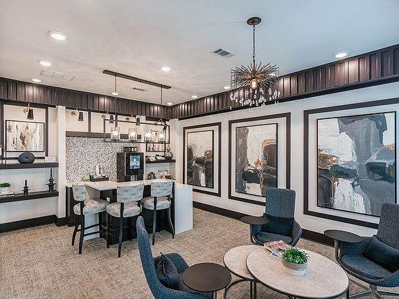 4th image of 120 Vintage Foxland Dr