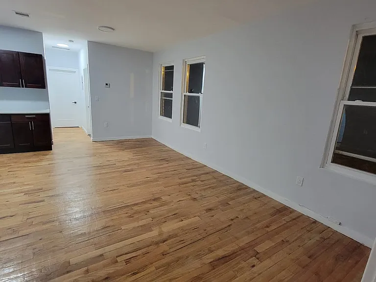 379 S 20th St #B — Photo 11