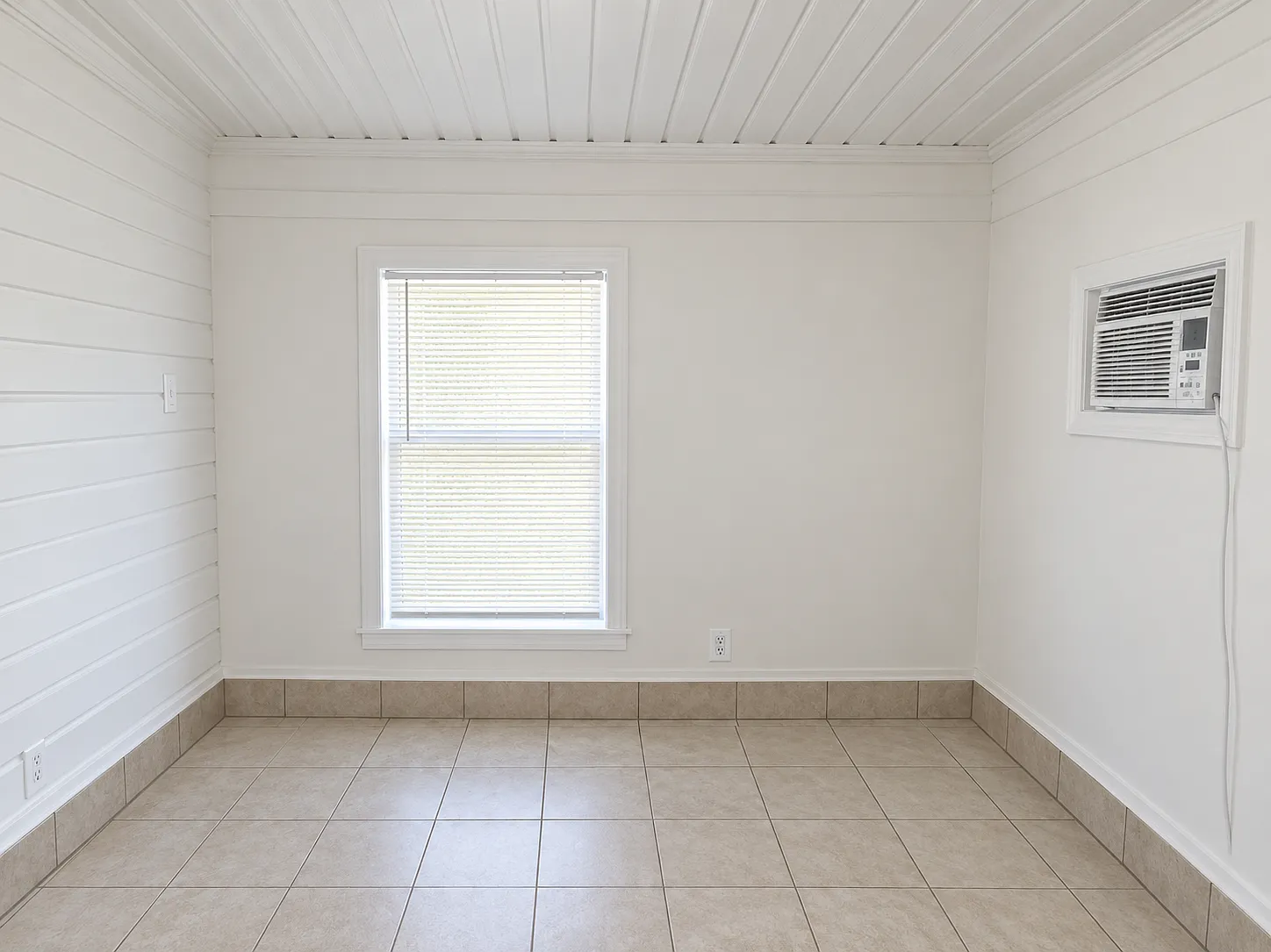 810 W Dean Ave — Photo 4
