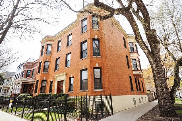 1st image of 3766 N Lakewood Ave #1