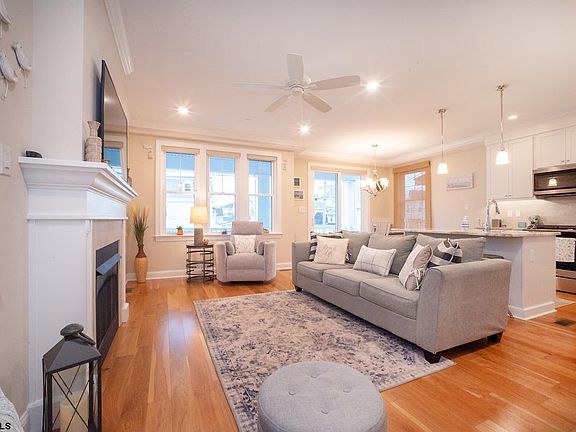 5th image of 304 11th St Unit 1