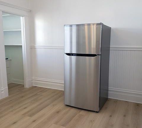 4th image of 946 Greenwich St